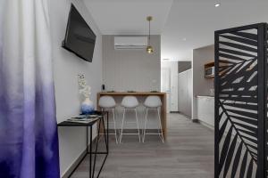 TV a/nebo společenská místnost v ubytování Apartments Strada Tučepi