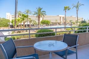 Balkón nebo terasa v ubytování Hotel Club Cala Romani