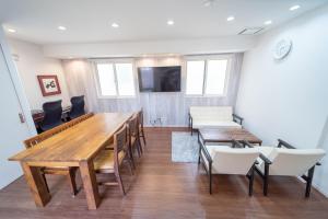 TV a/nebo společenská místnost v ubytování Port House Shibuya