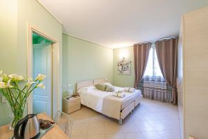 A bed or beds in a room at B&B Casa Paola