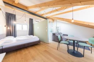 A bed or beds in a room at Stay COOPER l Cooper apartments