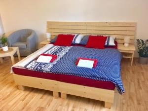 Postel nebo postele na pokoji v ubytování Apartmany a Ubytovani Mlynice Litovel