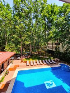 A view of the pool at Hotel Sigma or nearby