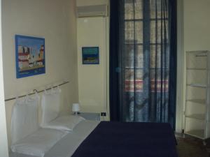 Posteľ alebo postele v izbe v ubytovaní B&B CARAVAGGIO SIRACUSA 200 Metres from Ortigia