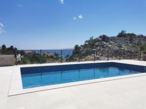 Galeriebild der Unterkunft Beachfront House Robert with Pool in Cesarica