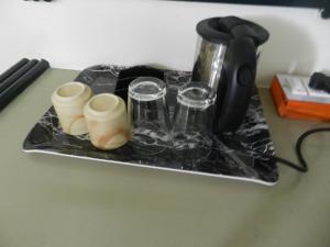 Hotel Ayodhya的咖啡和沏茶工具