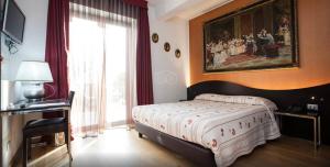 Posteľ alebo postele v izbe v ubytovaní La Grotta Hotel