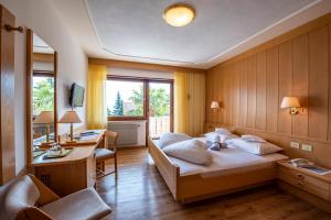 Gallery image of Glanzhof Hotel & Apartments in Marlengo