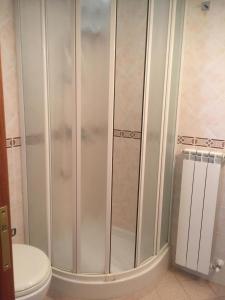 a white shower in a bathroom with a toilet at CASA RENATA in Castellabate