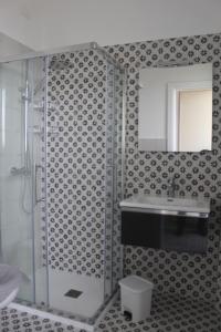 A bathroom at Villa Lucia B&B