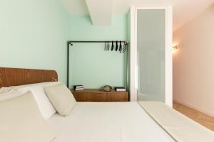 Postel nebo postele na pokoji v ubytování Metropolitan Suites