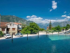 Galeriebild der Unterkunft LaNi Lux View Apartment with Pool in Kotor