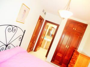 Ein Bett oder Betten in einem Zimmer der Unterkunft Martin House & Granada