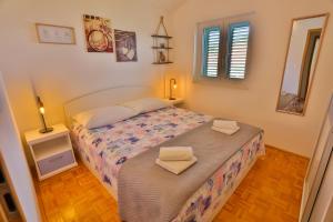 Postel nebo postele na pokoji v ubytování Apartments Trešnja