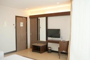 TV a/nebo společenská místnost v ubytování D'Hotel & Suites