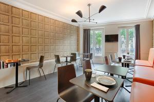 Restavracija oz. druge možnosti za prehrano v nastanitvi Hôtel Avama Prony