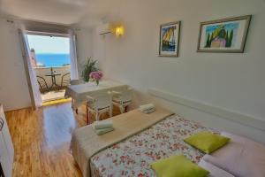 Postel nebo postele na pokoji v ubytování Apartments Trešnja