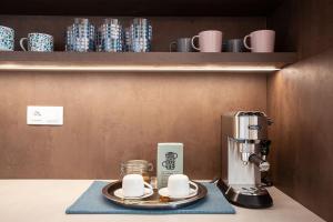 Príslušenstvo na prípravu kávy alebo čaju v ubytovaní Cosy Design Apartment IV