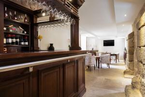 a bar in a restaurant with a dining room at Áurea Palacio de Sober by Eurostars Hotel Company in Sober