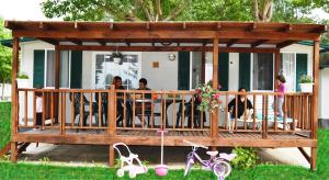 a group of people sitting on a gazebo at Mobilhome Superior in Tuoro sul Trasimeno