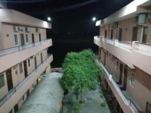 a view of an alley between two buildings at Hotel Alka in Varanasi