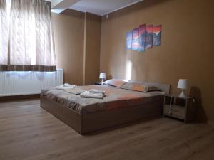 Postel nebo postele na pokoji v ubytování Guest Rooms IDeR + 37 fotografií
