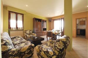 a living room with two couches and a table at Tommaso 2 Sopra in Tuoro sul Trasimeno