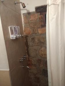 Hostal de Altura tesisinde bir banyo