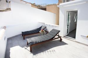 A seating area at MONKÓ - BANANA & TROPYCAL APARTMENT o