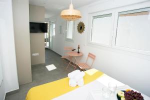 A television and/or entertainment centre at MONKÓ - BANANA & TROPYCAL APARTMENT o