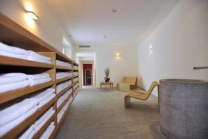 Postel nebo postele na pokoji v ubytování Blatter's Arosa Hotel & Bella Vista SPA