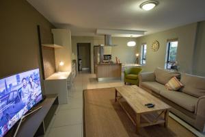Μια τηλεόραση ή/και κέντρο ψυχαγωγίας στο The Hub Apartments