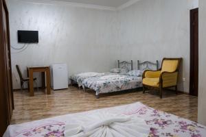 Letto o letti in una camera di Sunrise Hotel