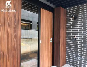un par de puertas correderas de cristal en un edificio en ALPHABED INN Takamatsuekimae 101 / Vacation STAY 15549, en Takamatsu