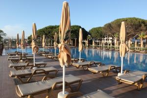 Bazén v ubytování Hotel GRINT nebo v jeho okolí
