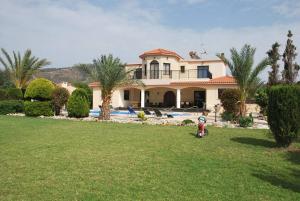 Imagem da galeria de Marlin Beach Front Luxury Villa - 4 Bedrooms em Ayia Marina