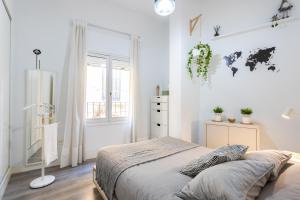 A bed or beds in a room at Apartamento Atarazanas Málaga Centro Histórico