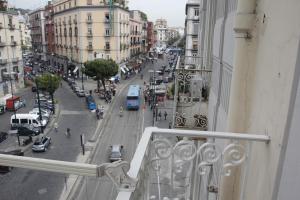 d'un balcon offrant une vue sur une rue de la ville. dans l'établissement Basic 8 Bed Mixed Dorm (share Bathroom), à Naples
