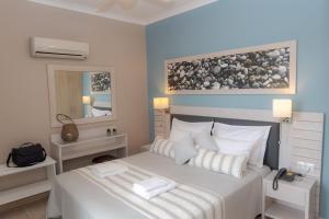 Кровать или кровати в номере Theoxenia Chios Apartments