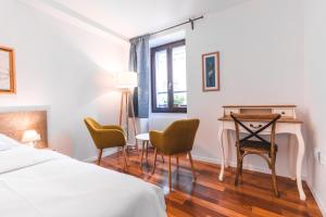 Second Life in Piran - Hotel Zala Piran with private parking and shuttle service客房内的一张或多张床位