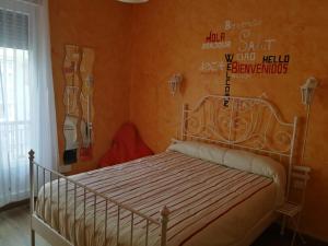 Łóżko lub łóżka w pokoju w obiekcie Hospedaje Menendez Pelayo