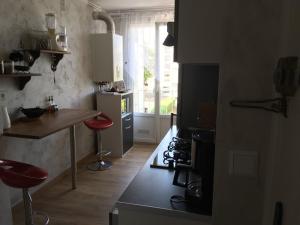 Køkken eller tekøkken på Appartement calme à La Rochelle