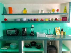 a toy kitchen with a counter and a sink at Casa Tropical in Cancún