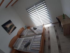 Postel nebo postele na pokoji v ubytování Bedrooms Cerovac