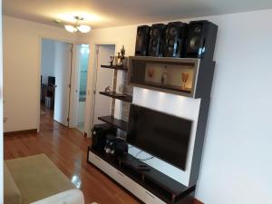 Televisor o centre d'entreteniment de Beautiful Apartment Financial Zone-Fully Furnished