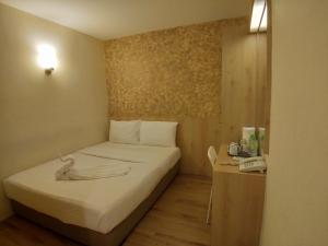 Postel nebo postele na pokoji v ubytování Hotel Westree KL Sentral