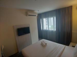 Postel nebo postele na pokoji v ubytování Hotel Westree KL Sentral