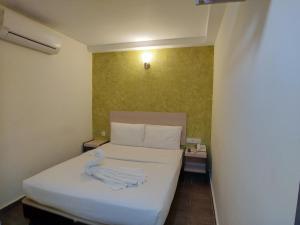 Postel nebo postele na pokoji v ubytování Hotel Westree KL Sentral