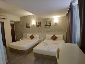 Postel nebo postele na pokoji v ubytování Hotel Westree KL Sentral