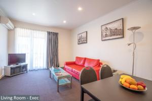 Χώρος καθιστικού στο Clocktower Apartment Hotel